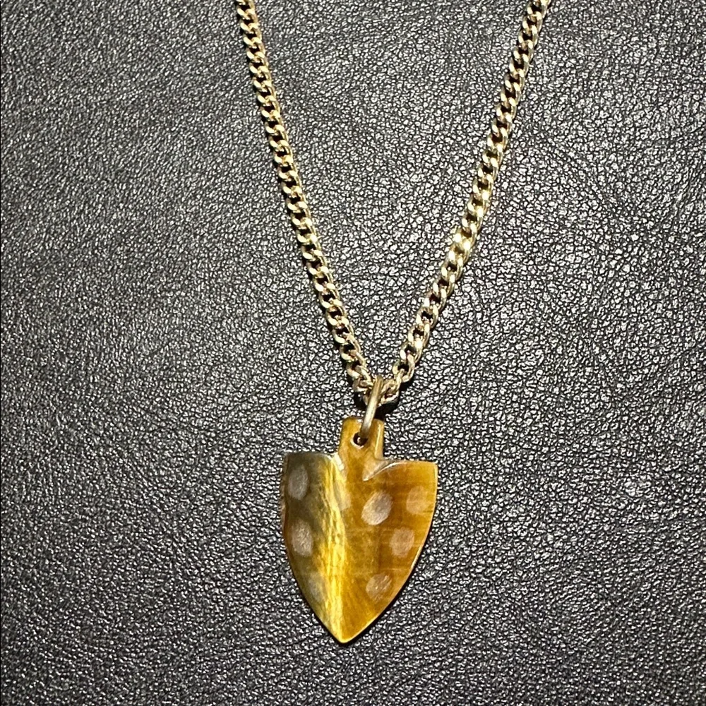 Avon 1981 Tiger Eye Arrowhead Gold Tone 20” Men’s Necklace